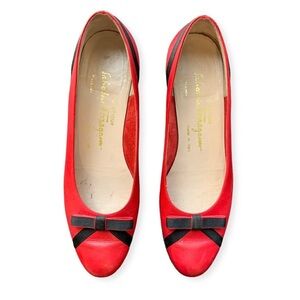 SALVATORE FERRAGAMO Bow Accent Leather Pumps Size - 7.5
